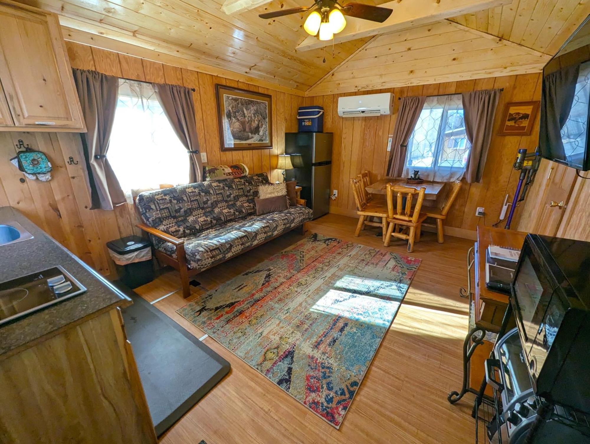 Yellowstone'S Treasure Cabins Gardiner Exterior foto